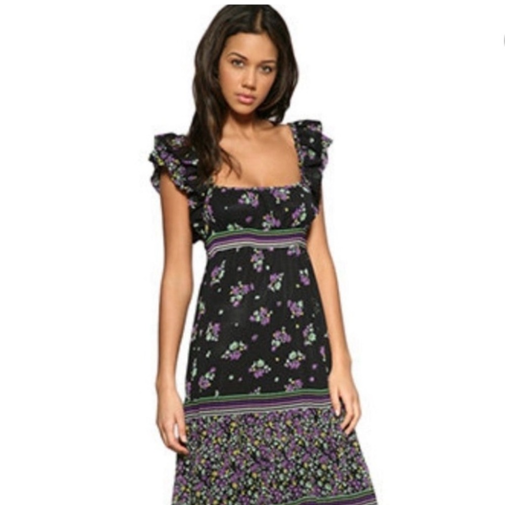 MNG Boho Gypsy Floral Maxi Dress w Smocked Bodice
& Tiered Flowy Skirt Sz: S